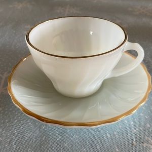 set - VTG Anchor Hocking Cups & Saucers